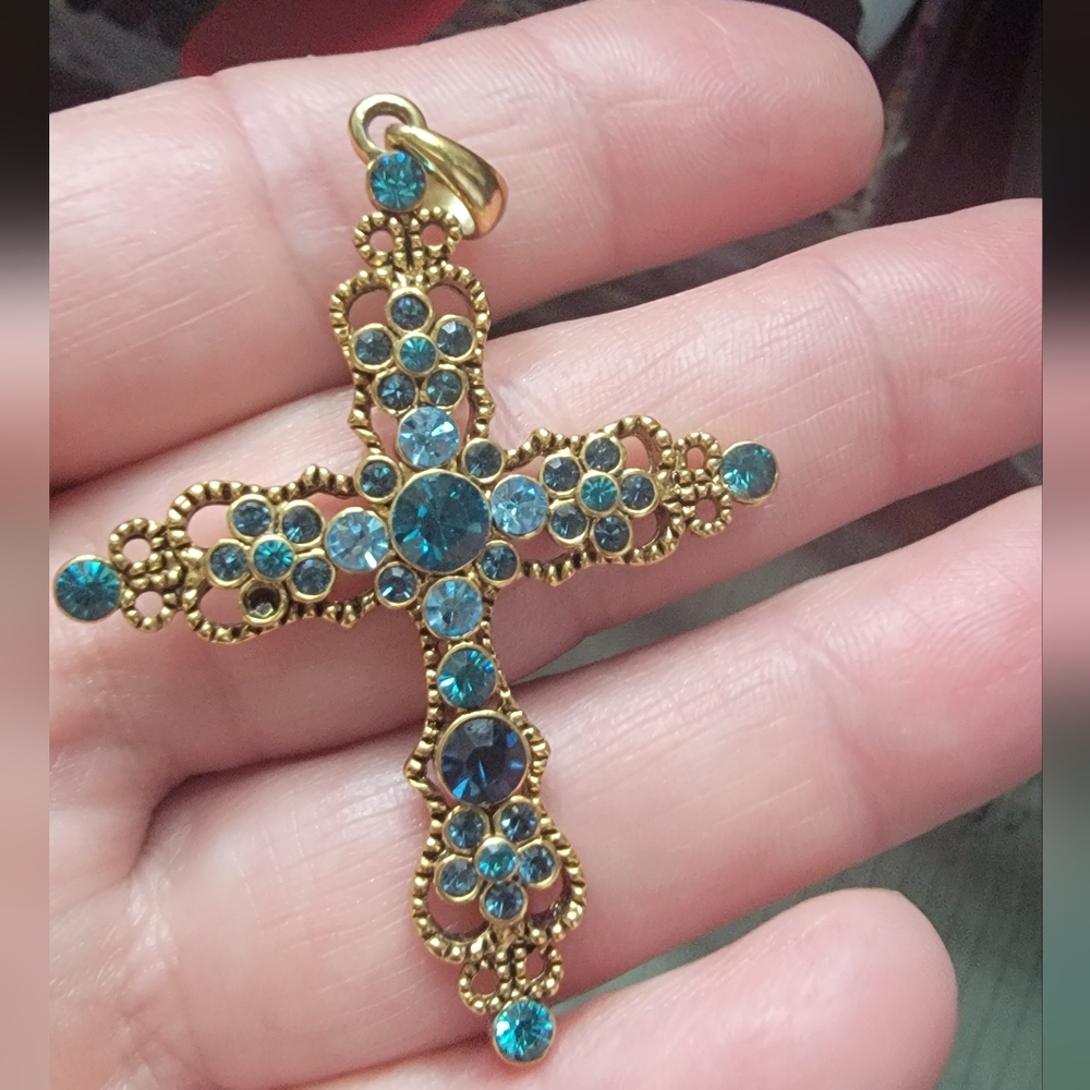 Avon Cross Pendant